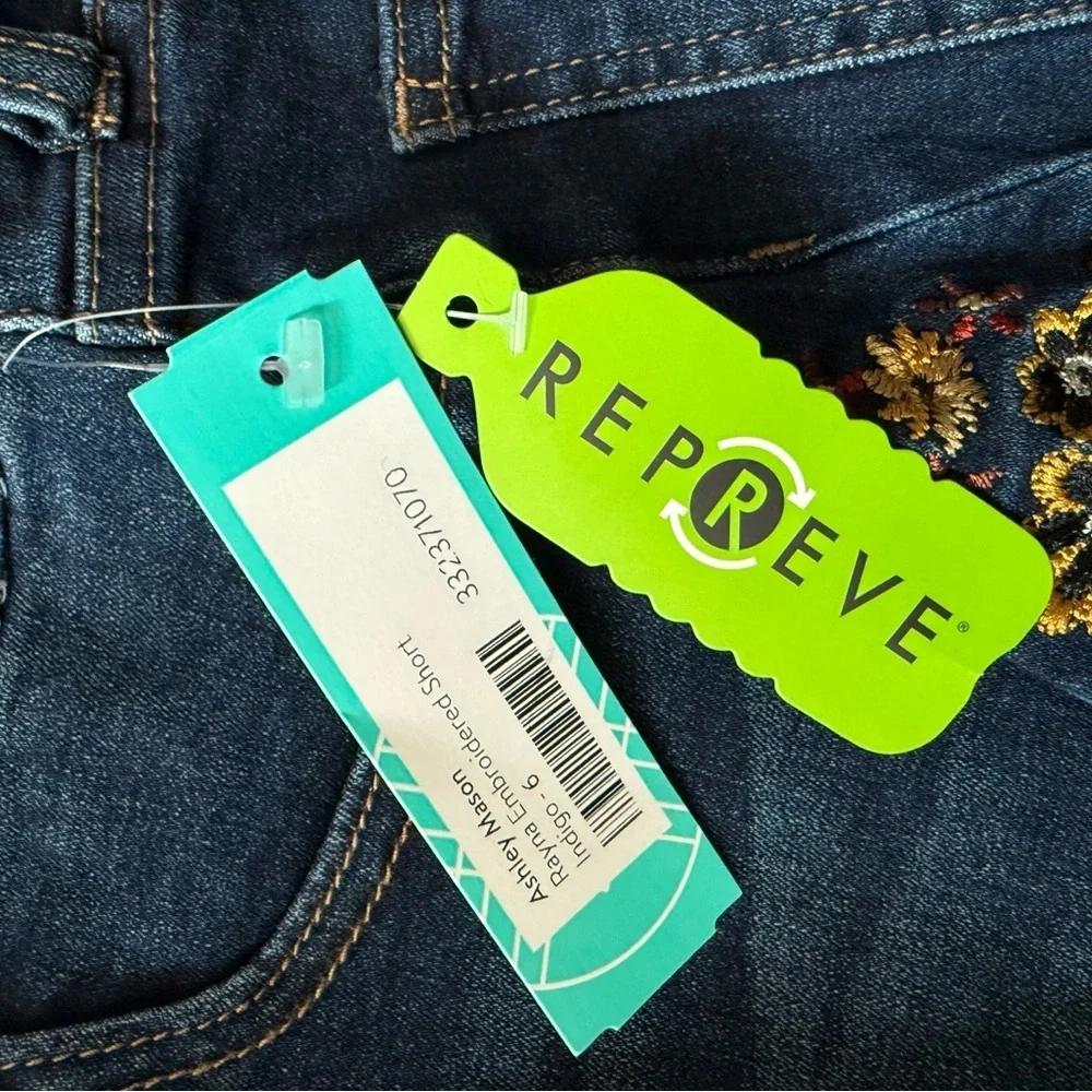 Ashley Mason Dark Blue Embroidered Jean Shorts Size 28 Raw Hem Boho - Picture 8 of 9